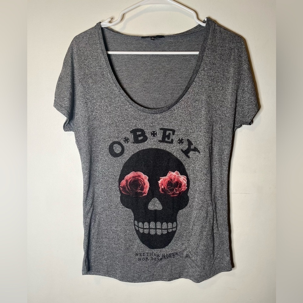 OBEY Skull "NEITHER NOBLE NOR DEPRAVED" Short
Sleeve Gray Tee size medium - Picture 4 of 4
